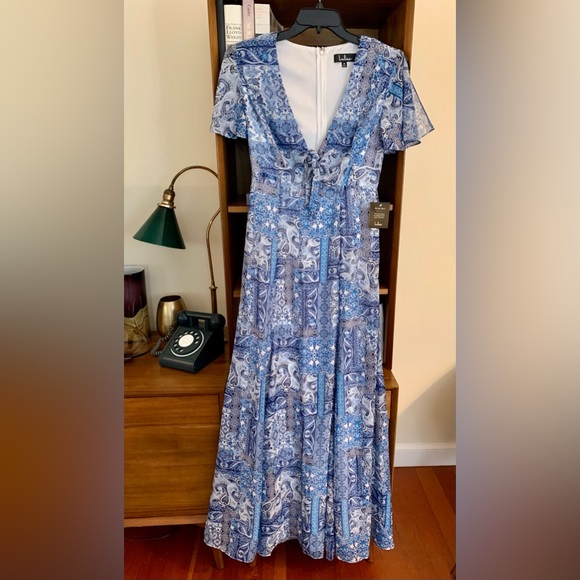 Lulus Dresses & Skirts - Lulu’s Blue Paisley Maxi Dress M Peekaboo Front Tie